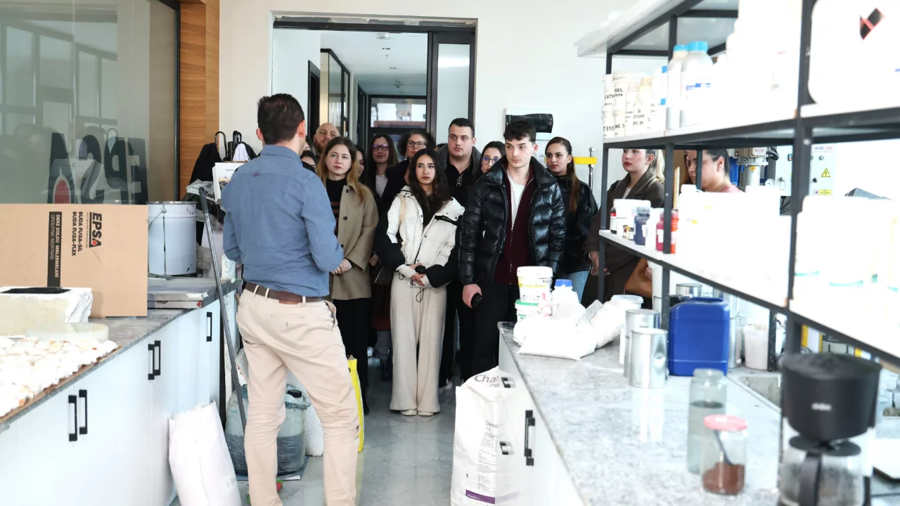 Girişimci adayı gençlere yol gösteren ziyaret