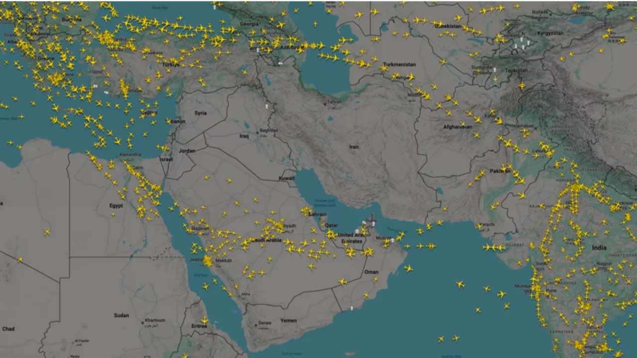 Gökyüzünde dikkat çeken boşluk! Binlerce uçuş iptal edildi
