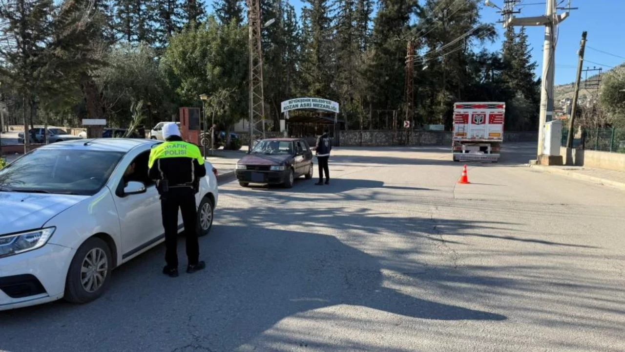 Adana'da 10 araç ve 4 motosiklet trafikten men edildi