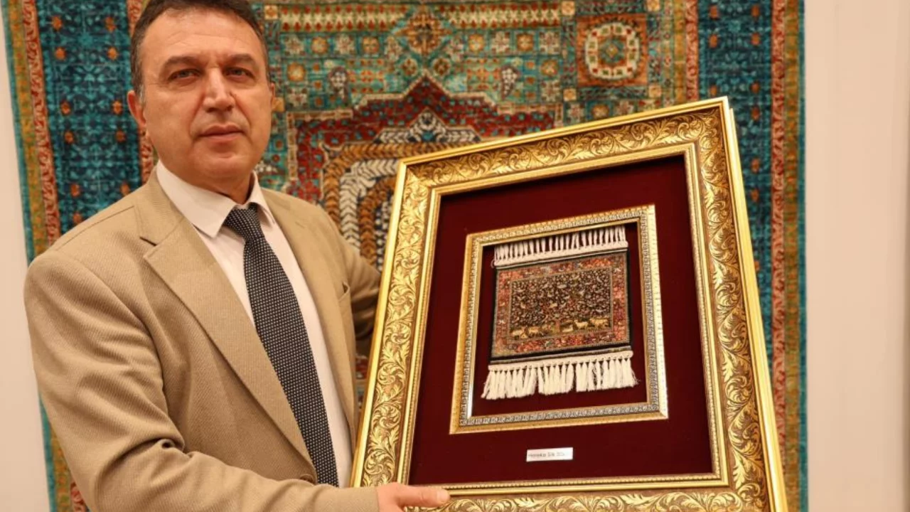 Bursa ipeğiyle yapıldı, dünyanın en küçüğü olarak kayıtlara geçti: Değer biçilemiyor...