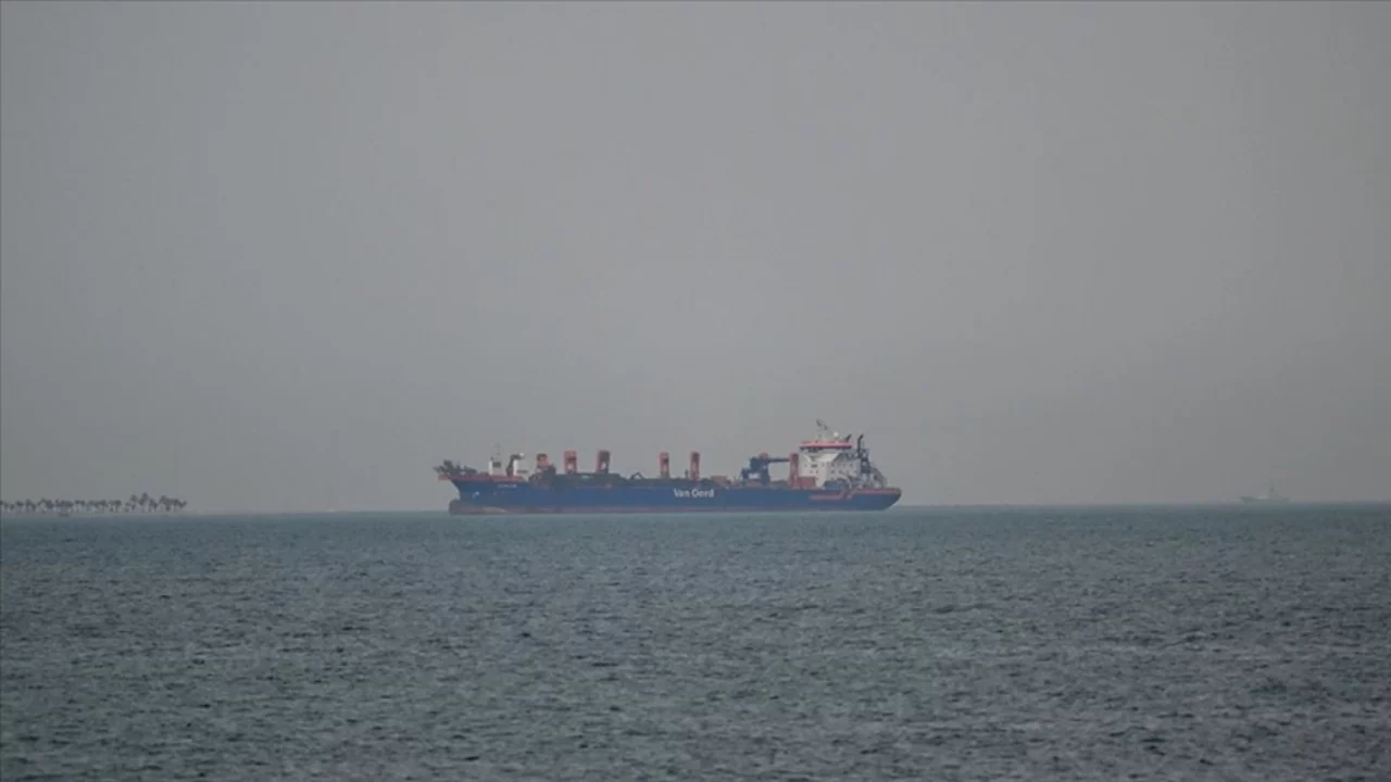 Hürmüz Boğazı'nın kapanmasıyla Körfez'e ve Körfez'den deniz trafiği durdu