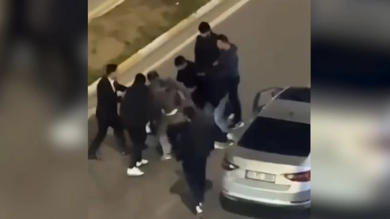 Yolunu kestiler, acımadan dövdüler