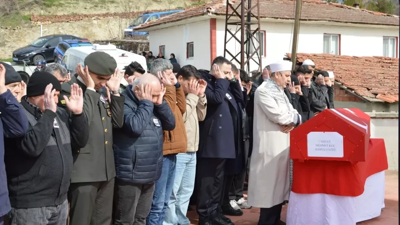 Samsun'da vefat eden Kıbrıs gazisi askeri törenle toprağa verildi