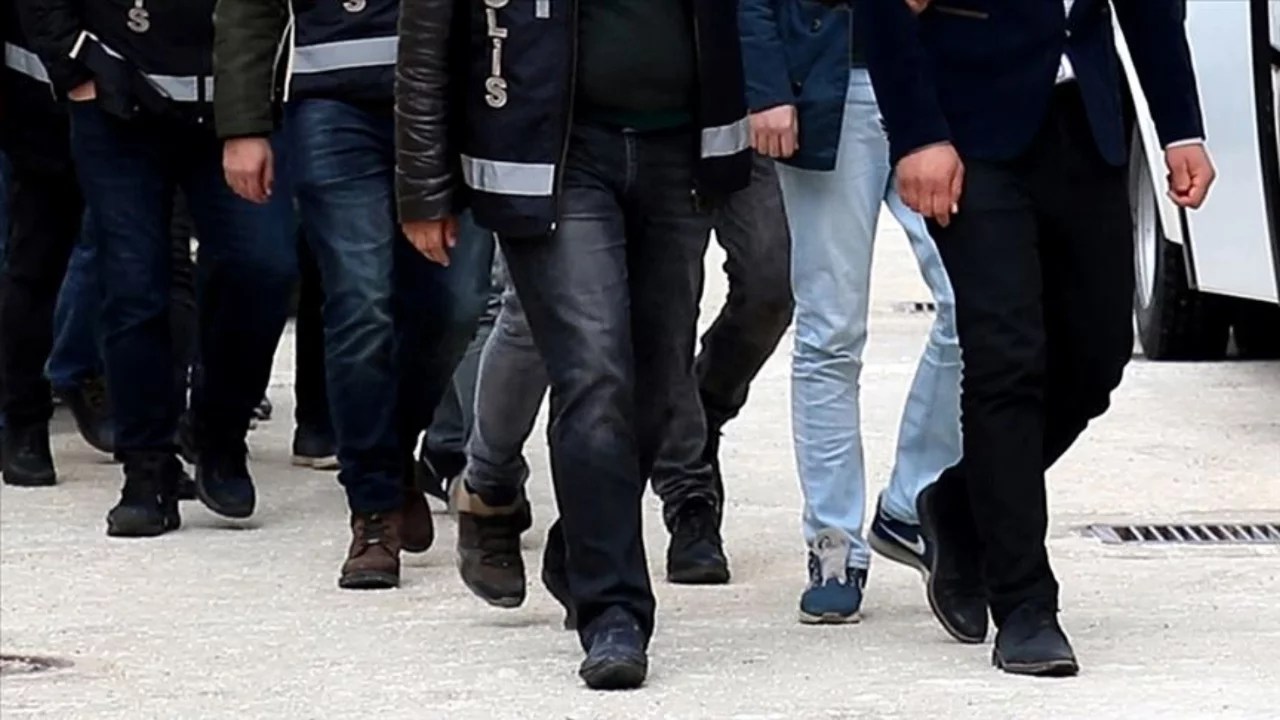 38 ilde FET&Ouml; operasyonu: 298 g&ouml;zaltı