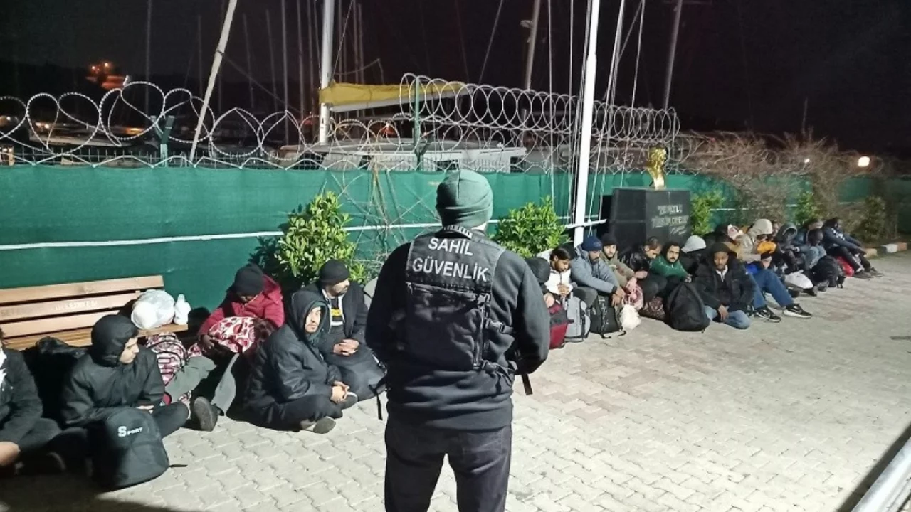 İzmir'de 28 d&uuml;zensiz g&ouml;&ccedil;men yakalandı