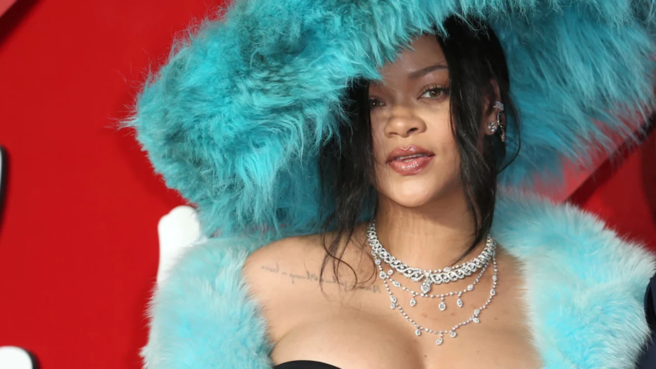 Rihanna yeni albüm için stüdyoya girdi
