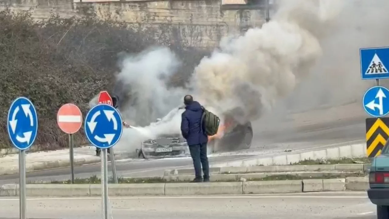 Samsun'da otomobil alevlere teslim oldu