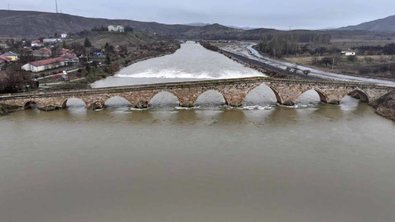 8 kemerli köprü eski görünümüne kavuştu 