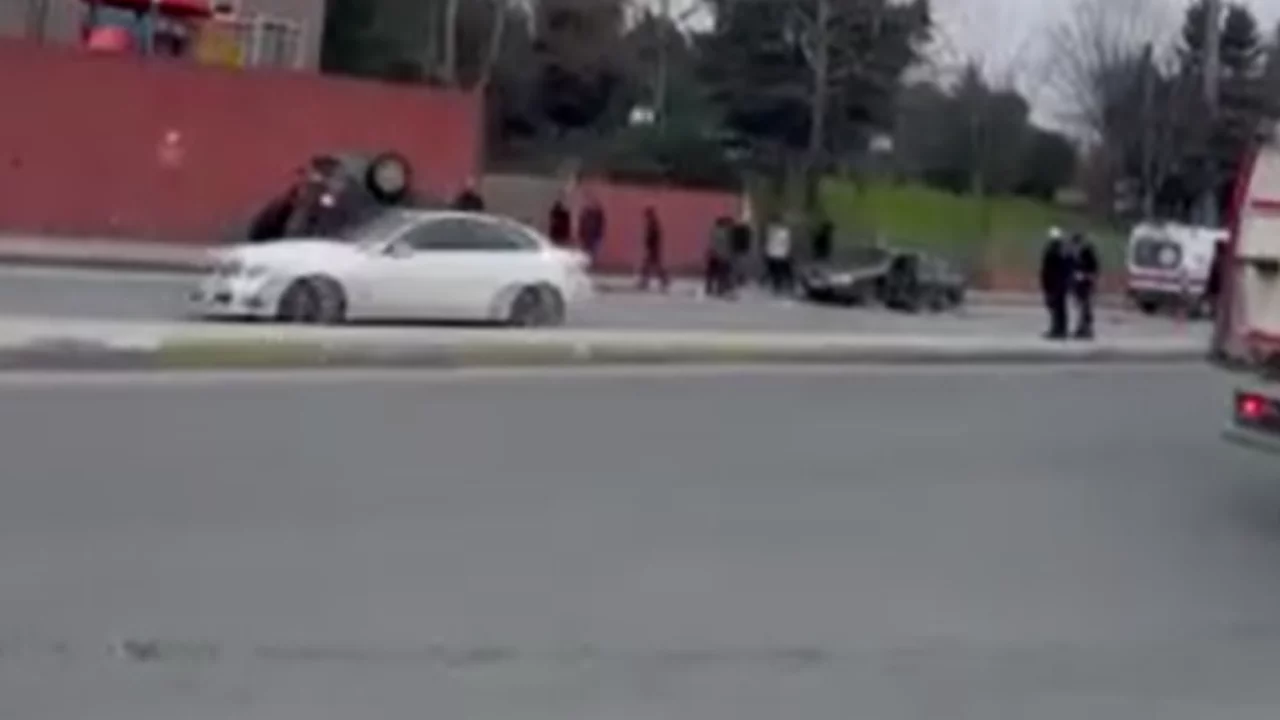 Her şey bir anda oldu... Aracından inmek isteyen sürücü kabusu yaşadı! 