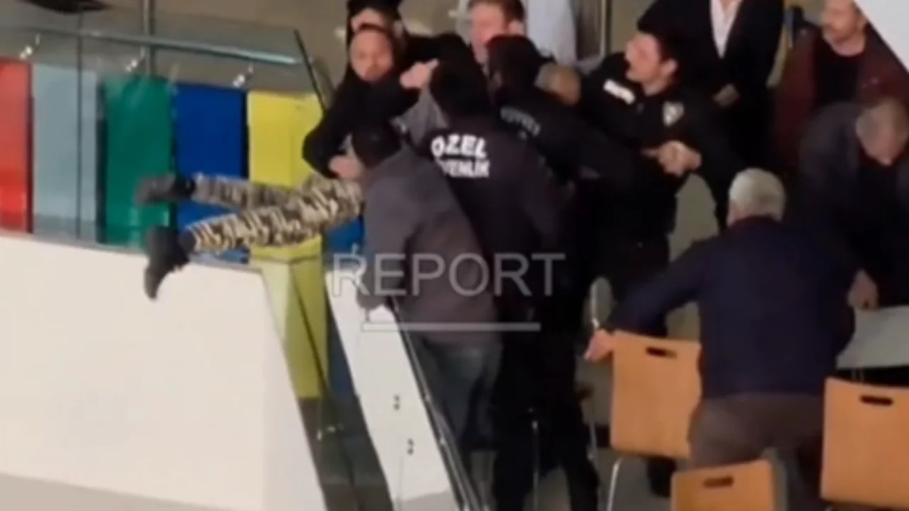 Bursa'nın merkezindeki AVM'de korku dolu anlar! Herkesin yüreği ağzına geldi