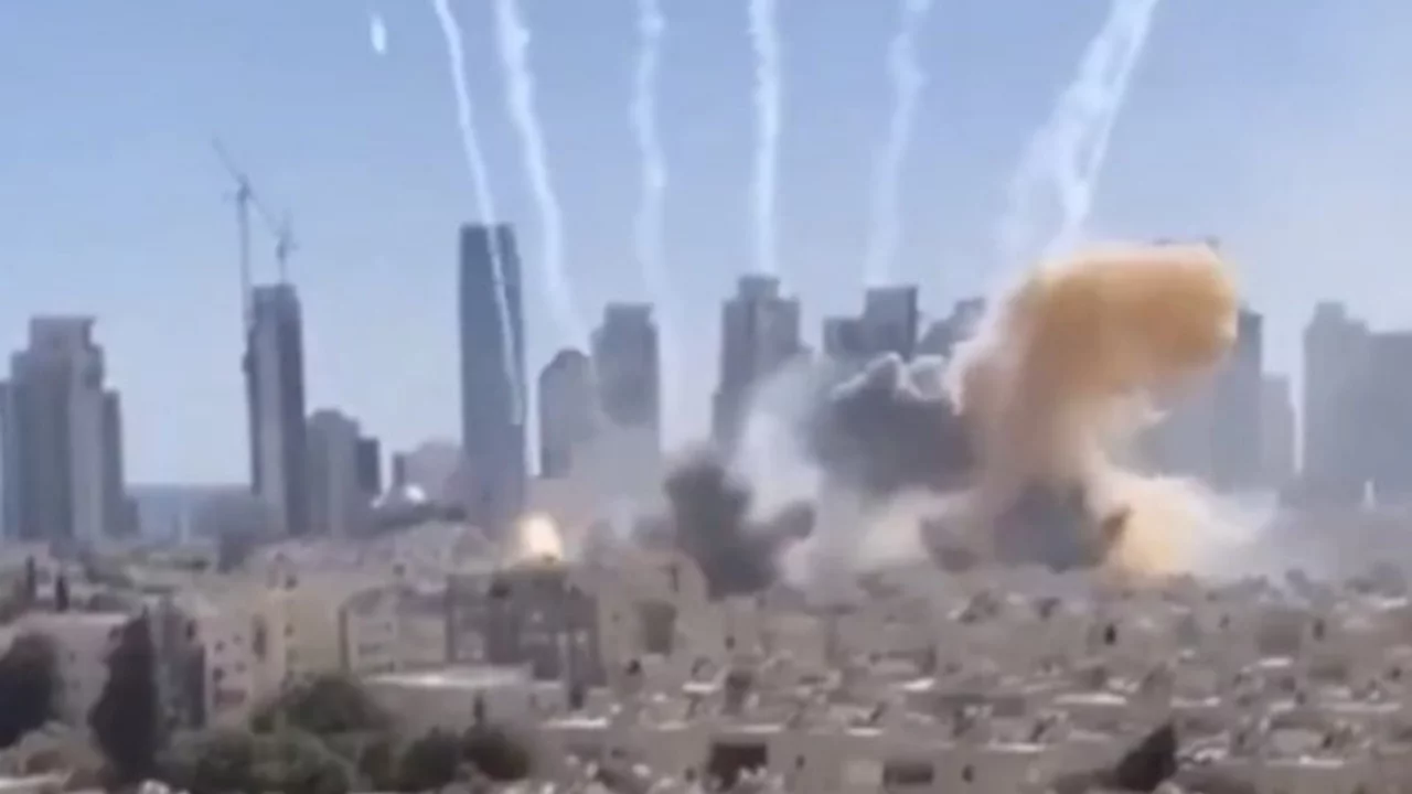 İran'dan çok sert misilleme! Tel Aviv'e bomba yağdı...
