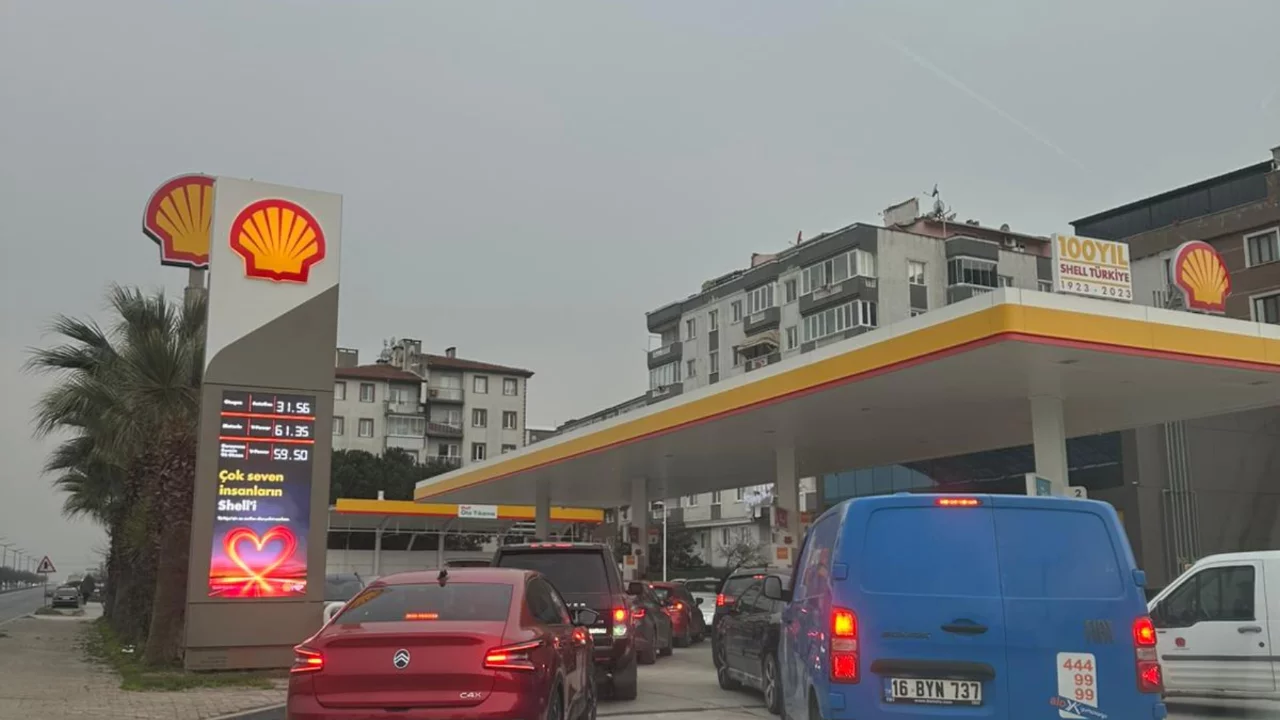 Akaryakıtta zam beklentisi, istasyonlarda yoğunluğa neden oldu! 