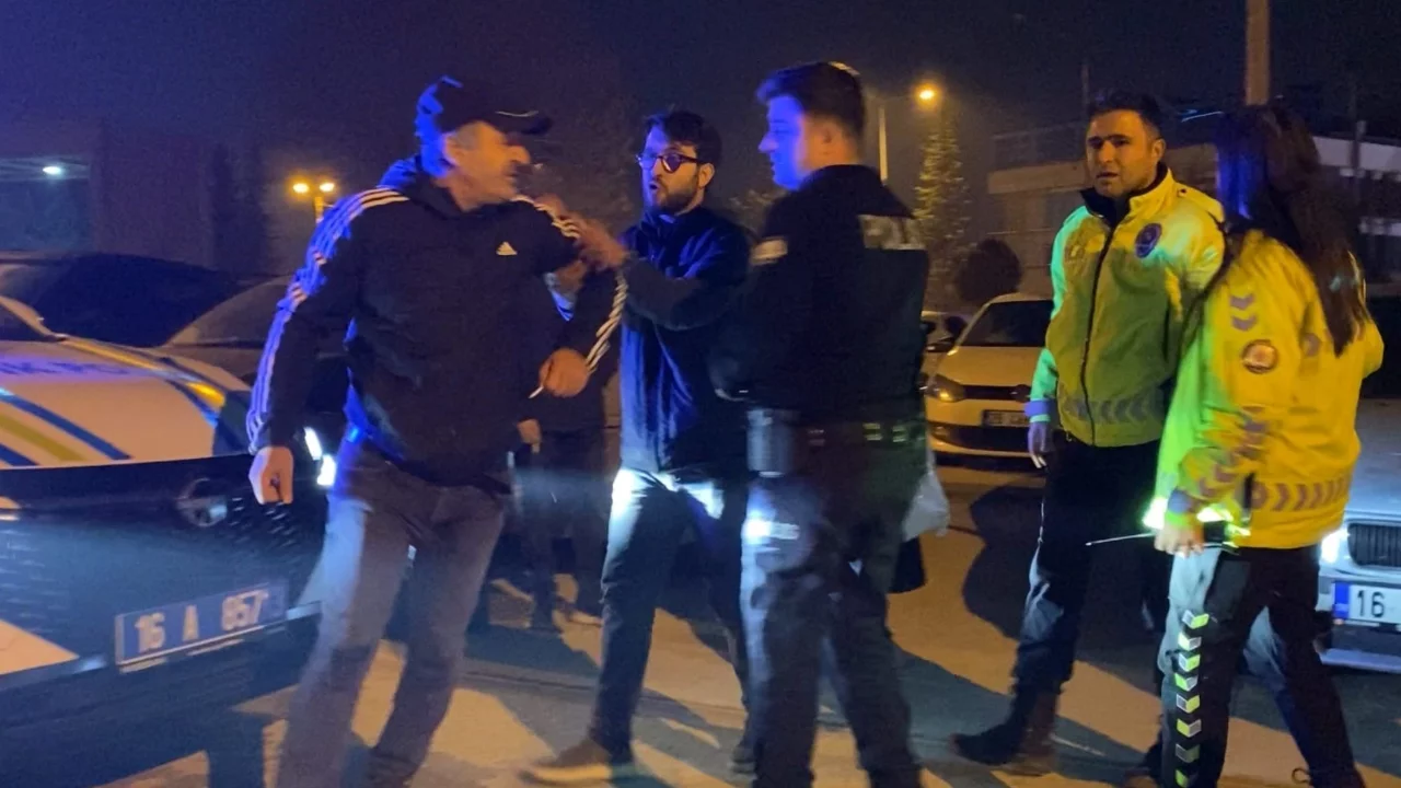 Bursa'da trafik denetiminde ilginç anlar: Baba kaputa oturup direndi!