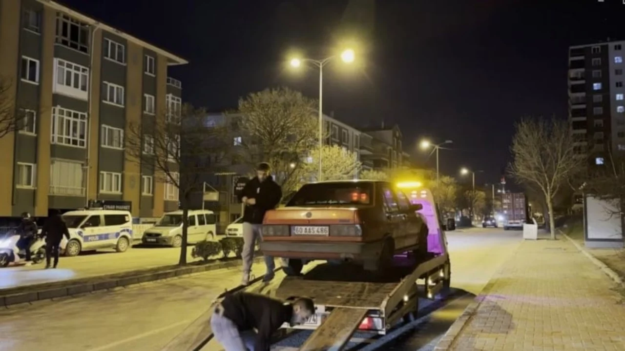 &Ccedil;ankırı'da ara&ccedil;ta ses sistemi bulunduran s&uuml;r&uuml;c&uuml;ye ceza yağdı