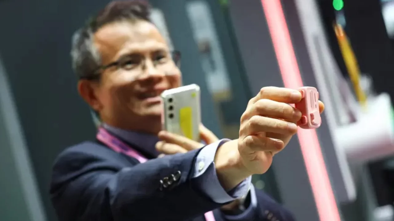 Artık evcil hayvanınızla gün boyu bağlantı kurabileceksiniz: PetPhone tanıtıldı!