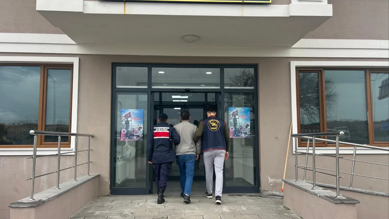 &Ccedil;anakkale'de &ccedil;eşitli su&ccedil;lardan aranan 40 zanlı yakalandı