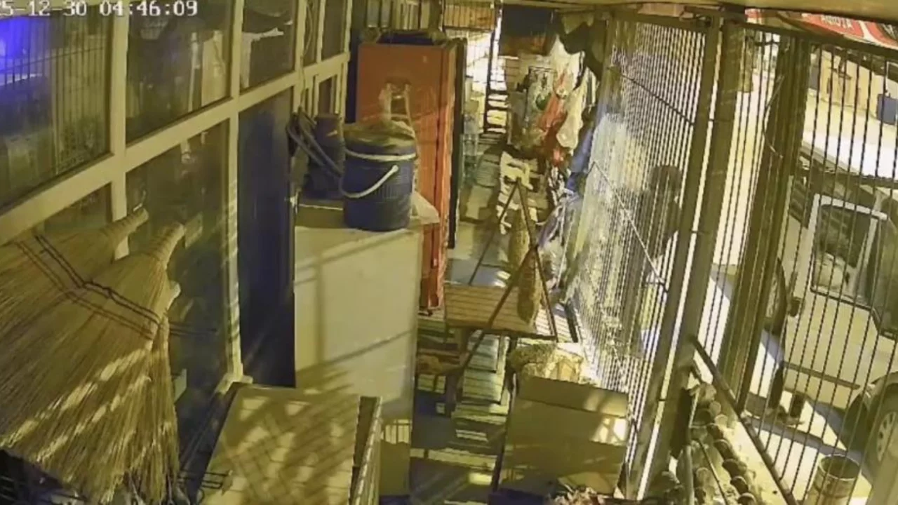 Çalıntı araçla gelip soygun yaptılar!