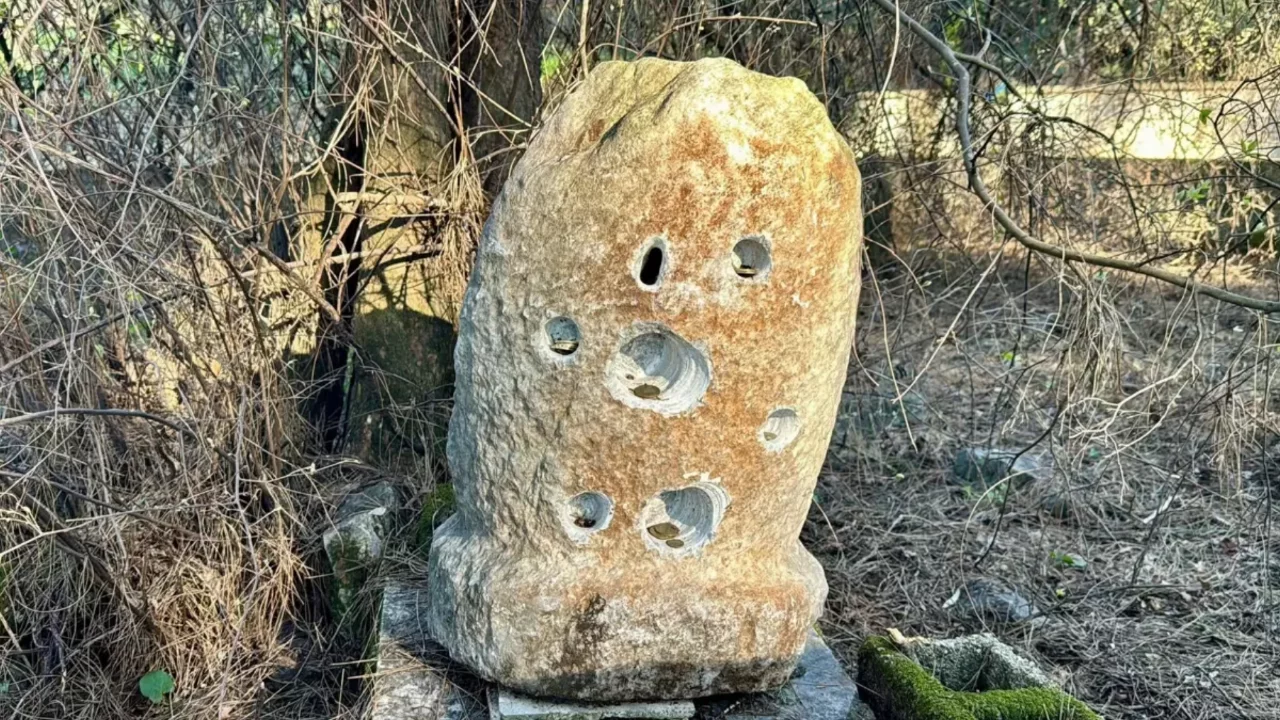 2 asırlık adak taşı ortadan kayboldu! 