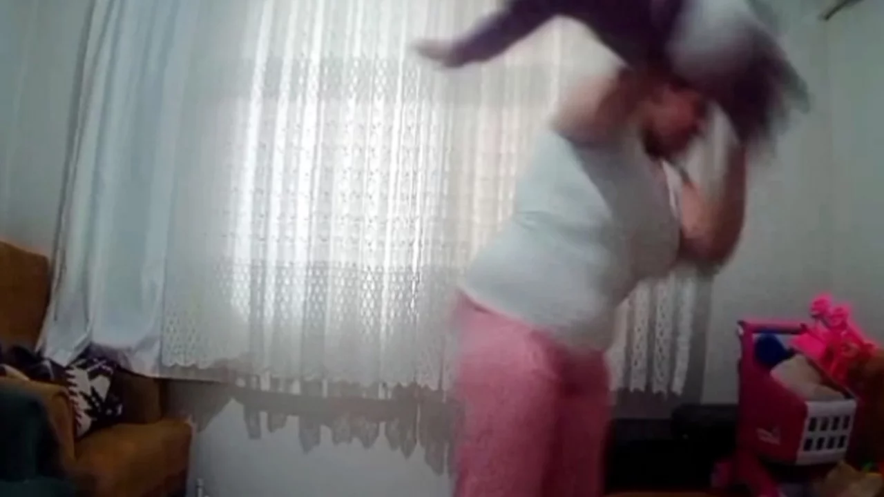 1 yaşındaki bebeğine şiddet uygulayan annenin cezası belli oldu