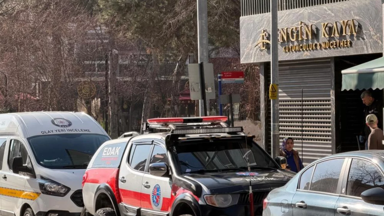 30 saniyelik soygunun izleri Bursa'ya ulaştı! Polis şüphelileri arıyor...