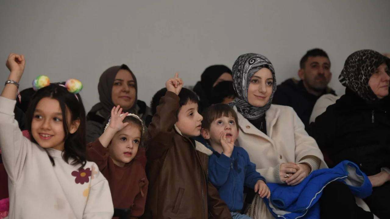 Osmangazi'de ramazan etkinlikleri çocukların yüzünü güldürdü