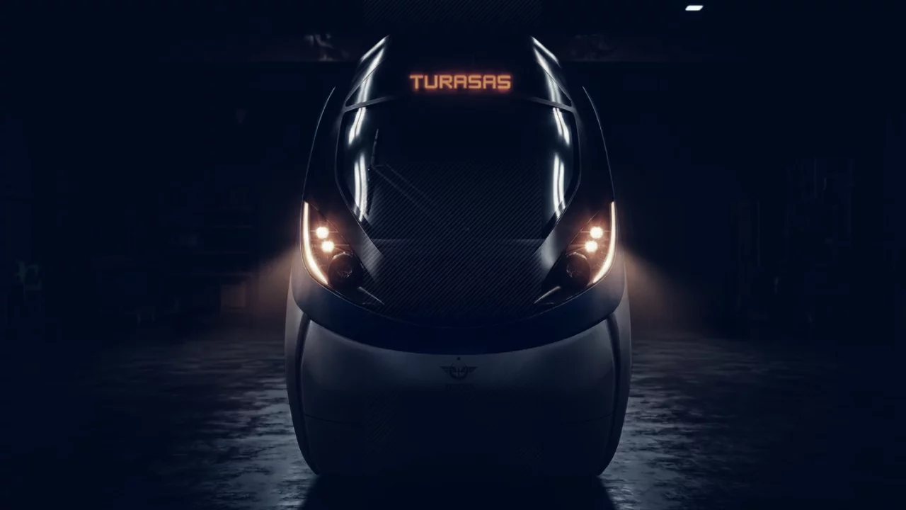 Türkiye'nin ürettiği ilk hızlı tren, raylara iniyor