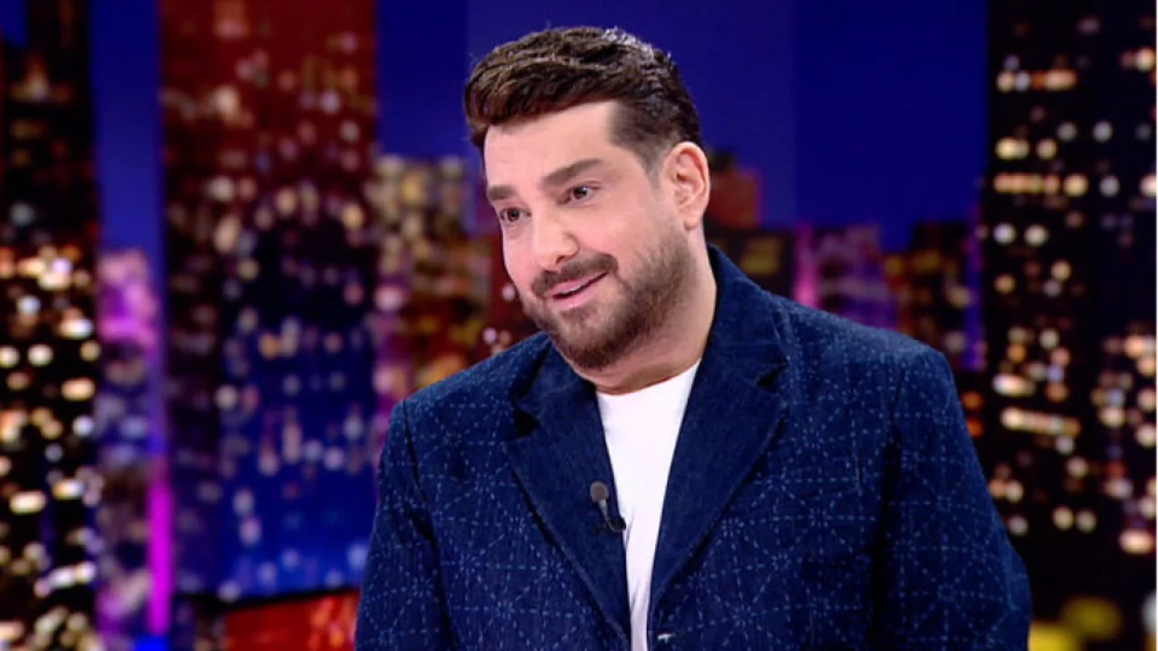  Enis Arıkan, takipçisine telefon hediye etti 