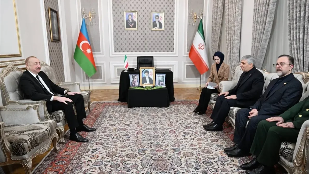 Azerbaycan Cumhurbaşkanı Aliyev, İran'ın Bak&uuml; B&uuml;y&uuml;kel&ccedil;iliğine taziye ziyaretinde bulundu