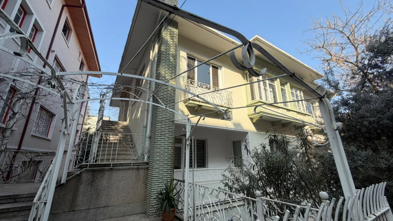 Kapılar ilk kez Bursada Bugün'e açıldı! İşte İran'ın eski liderinin Bursa'daki sürgün evi... 