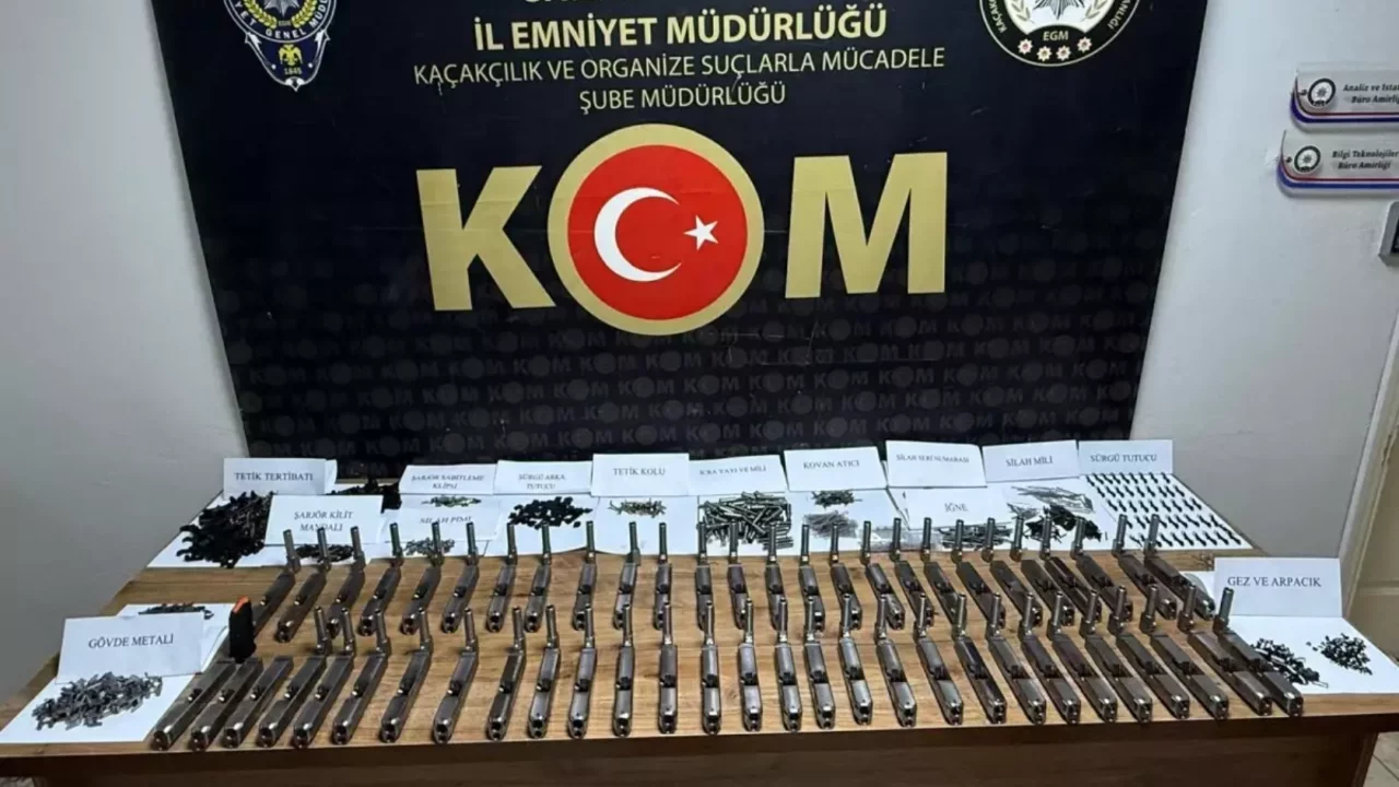 Sakarya'da bin 460 adet tabanca par&ccedil;ası ele ge&ccedil;irildi