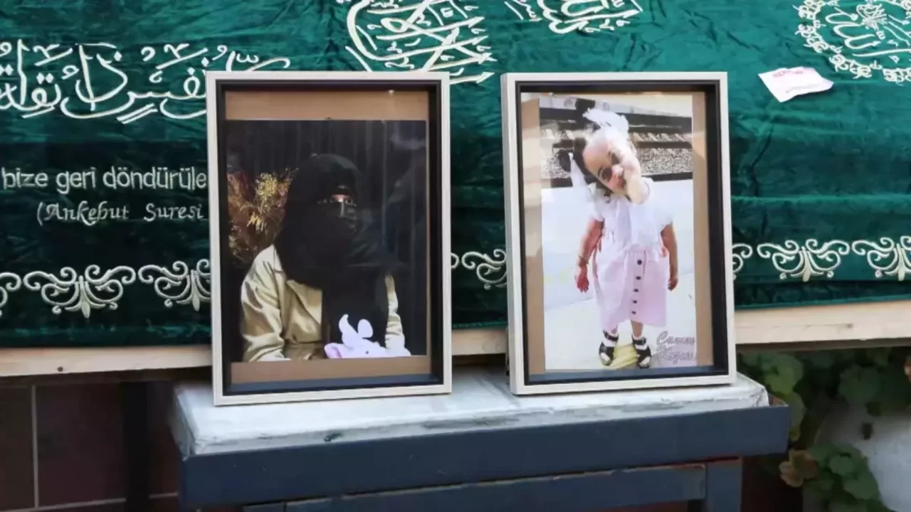 Denizde &ouml;l&uuml; bulunan anne ve kızı son yolculuğuna uğurlandı...
