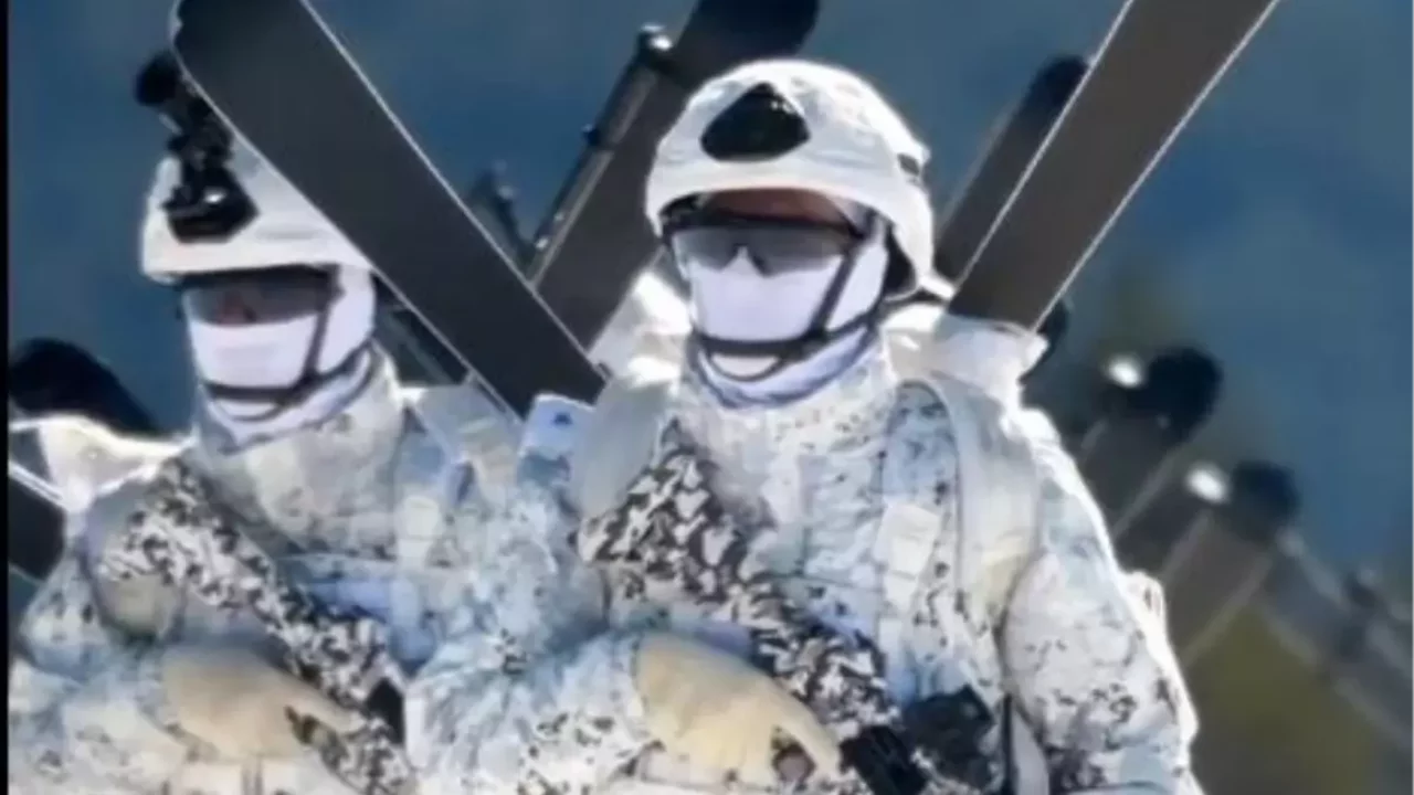 MSB komandoların Sarıkamış'ta dondurucu soğuktaki tatbikatını paylaştı