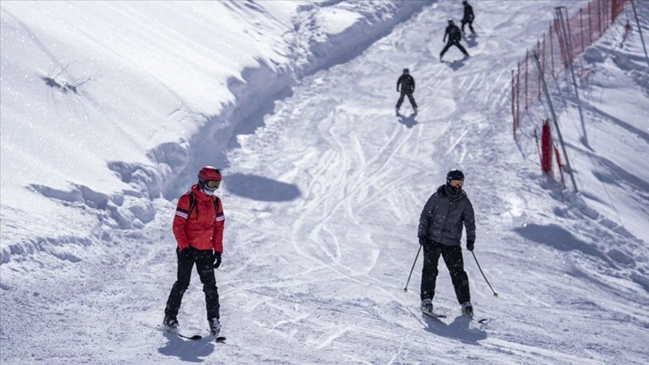 Palandöken'de kar kalınlığı 3 metreye yaklaştı