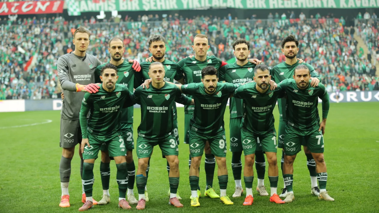 Timsah zorlu virajda! Bursaspor'un deplasman maratonu başlıyor...