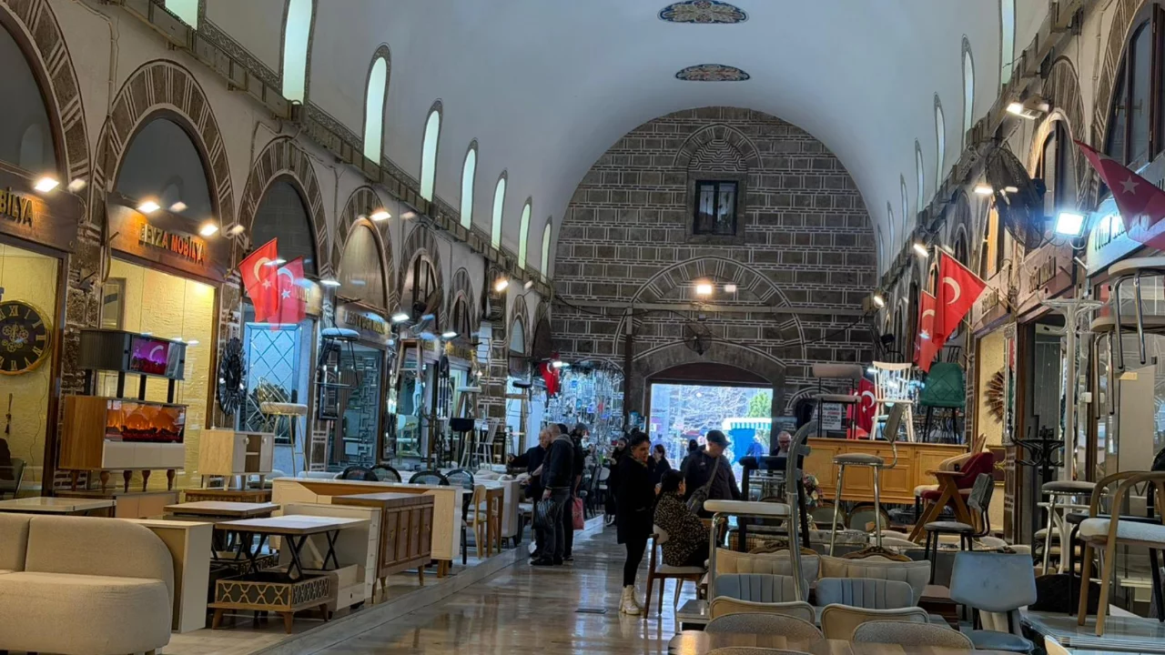 Bursa'da tarihi Kazazhane Çarşısı'nda alarm!