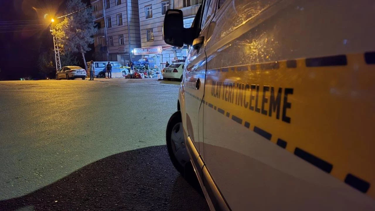 Ev sahibi kiracı kavgası kanlı bitti! Evden çıkmayı reddetti...