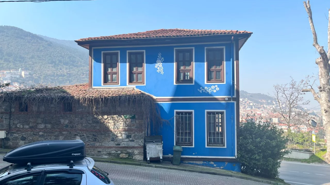 Bursa'da tarihi surların üzerindeki Mavi Köşk'ün fiyatı uçtu! 6 ayda milyonlar arttı...