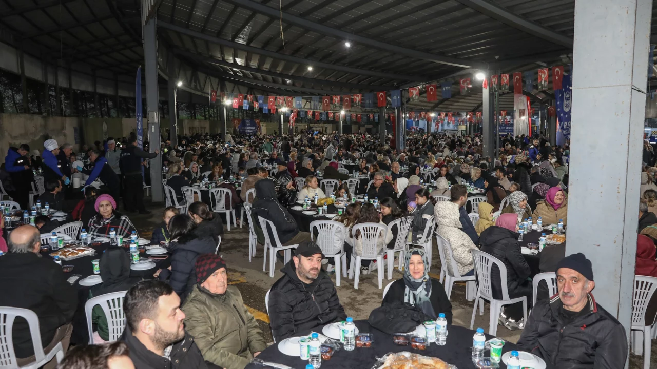 Bursa'da binlerce kişi iftar sofrasında buluştu