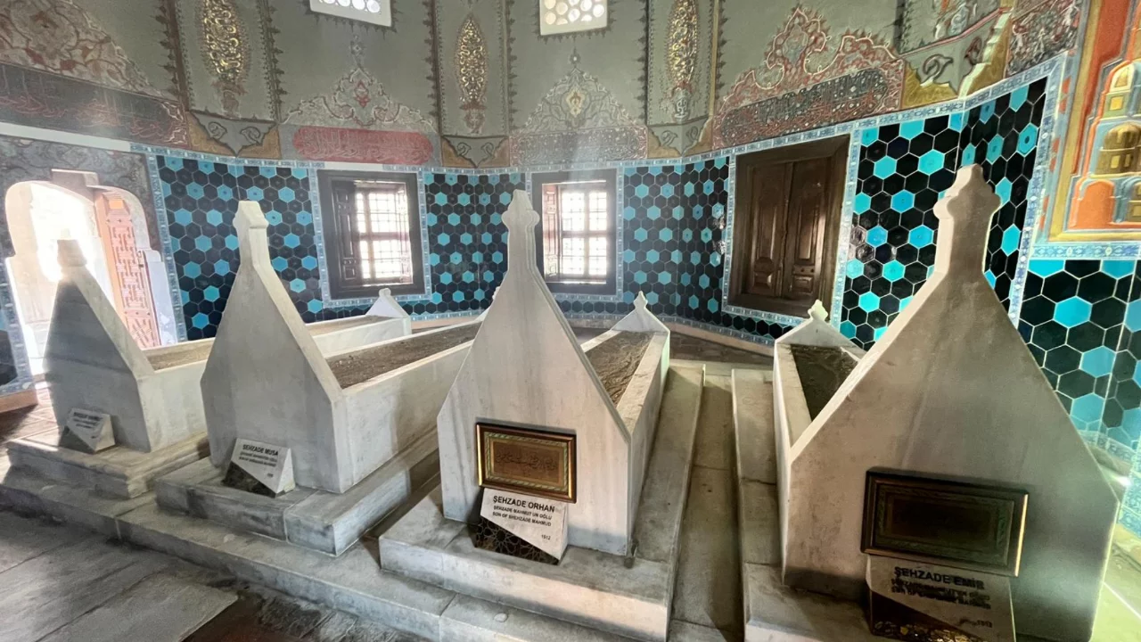 Bursa'da 500 yıllık sır perdesi aralandı! UNESCO listesinde yer alan tarihi türbenin hikayesi... 
