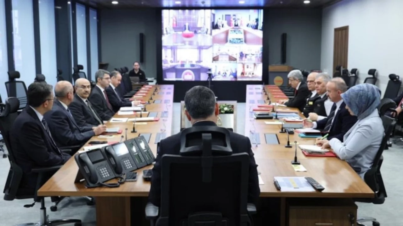 İçişleri Bakanı Çiftçi, sınır illerin valileri ile güvenlik toplantısı yaptı 