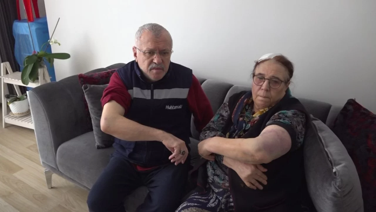 Yaşlı komşularına dehşet yaşattı! Sopayla darbetti