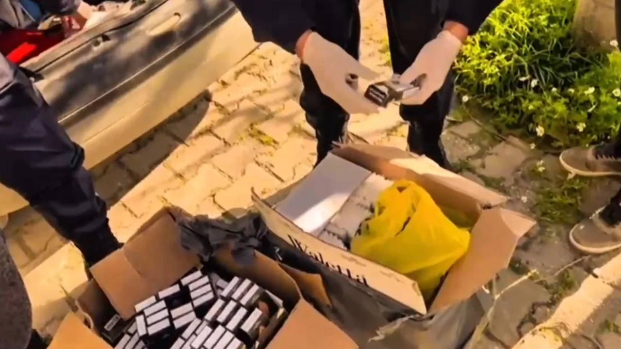 Jandarmadan ka&ccedil;ak t&uuml;t&uuml;n operasyonu! Binlerce dolu makaron ele ge&ccedil;irildi...