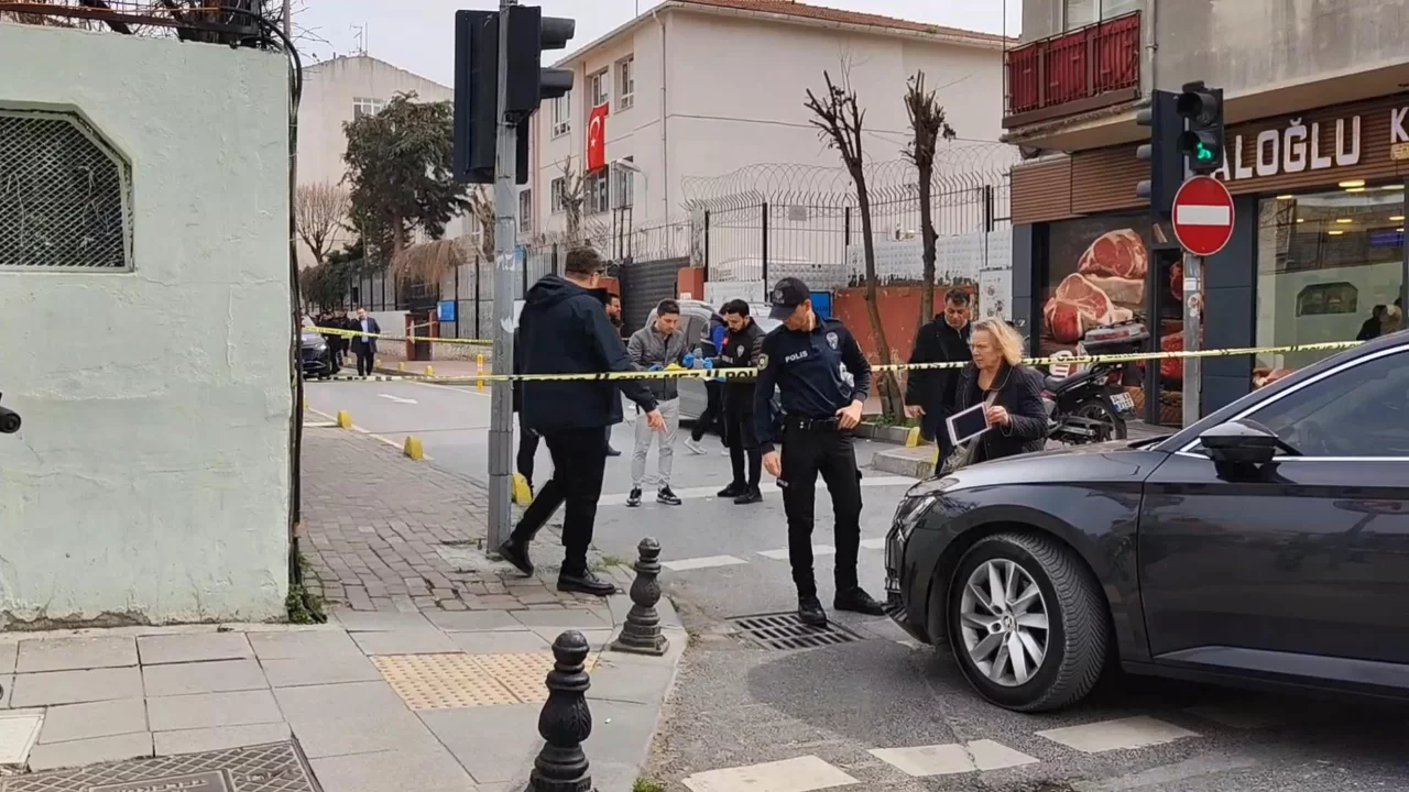 Sokak ortasında kadın cinayeti! Kızını almaya gitmişti...