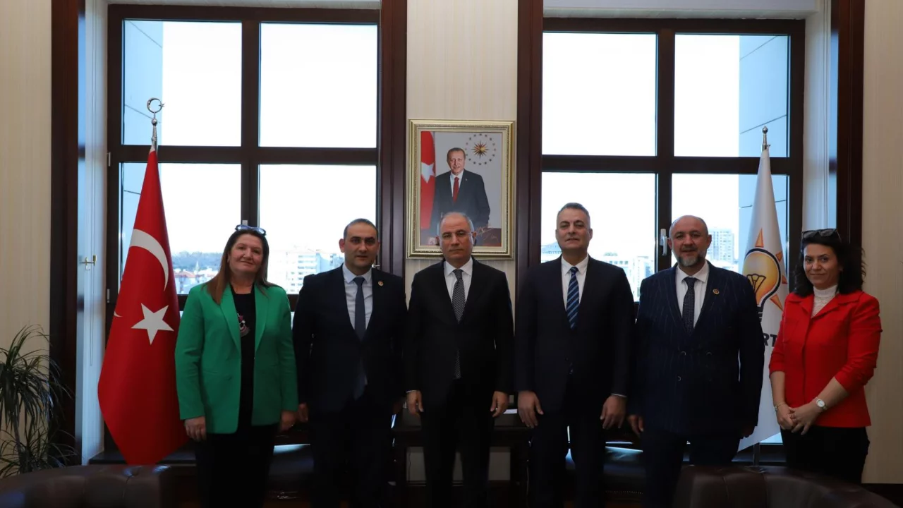 Büyük Birlik Partisi Bursa yönetimi Efkan Ala'yı makamında ziyaret etti 