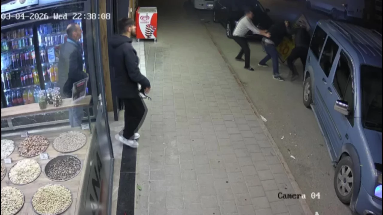 Kardeşler arasında "alacak-verecek" kavgası: Birbirlerine girdiler...