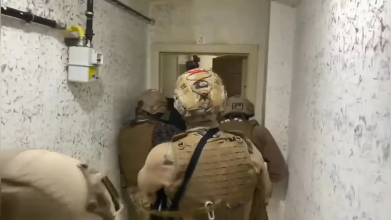 İstanbul'da 'tehdit' ve 'kurşunlama' gibi olaylara karışan şüphelilere operasyon: 10 gözaltı