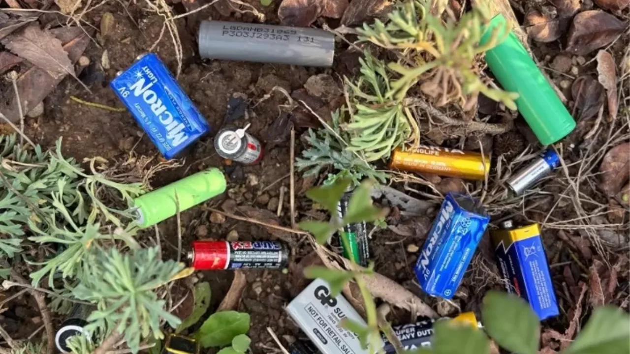 Lise öğrencilerinden çevre bilinci için atık pil toplama hareketi