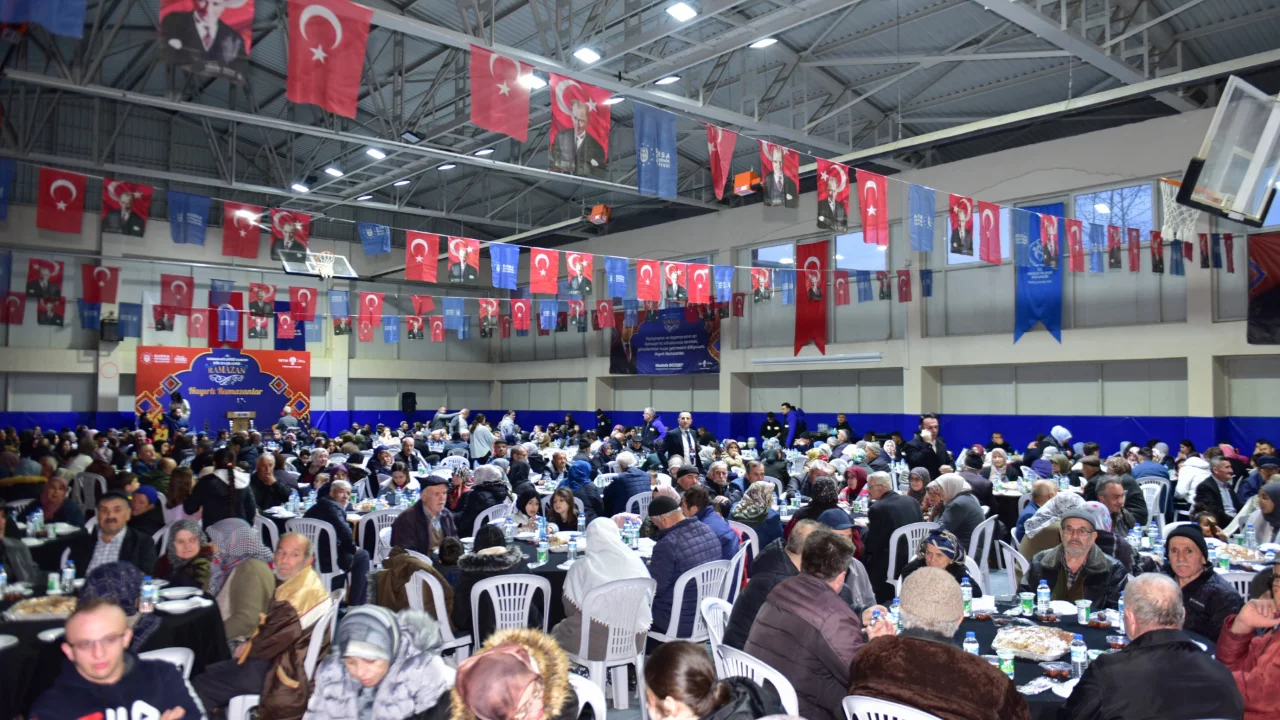 Bursa'da iftar bereketi bir ilçeyi daha sardı