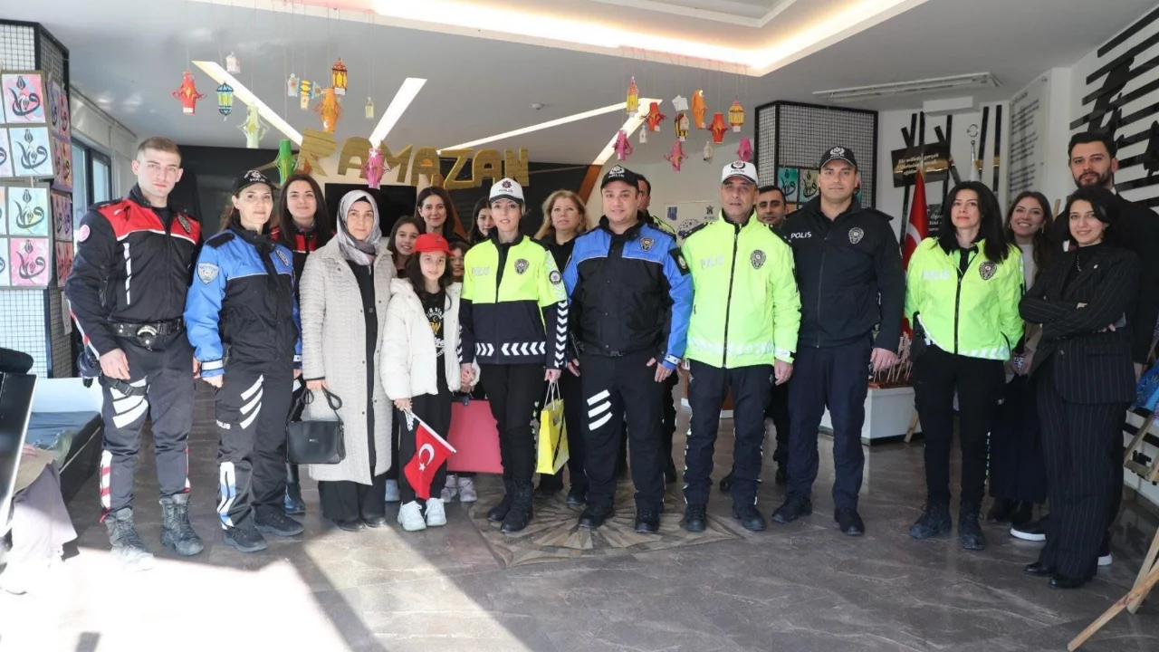 Bursa'da öğrencilere polislik tanıtımı ve güvenlik bilgilendirmesi