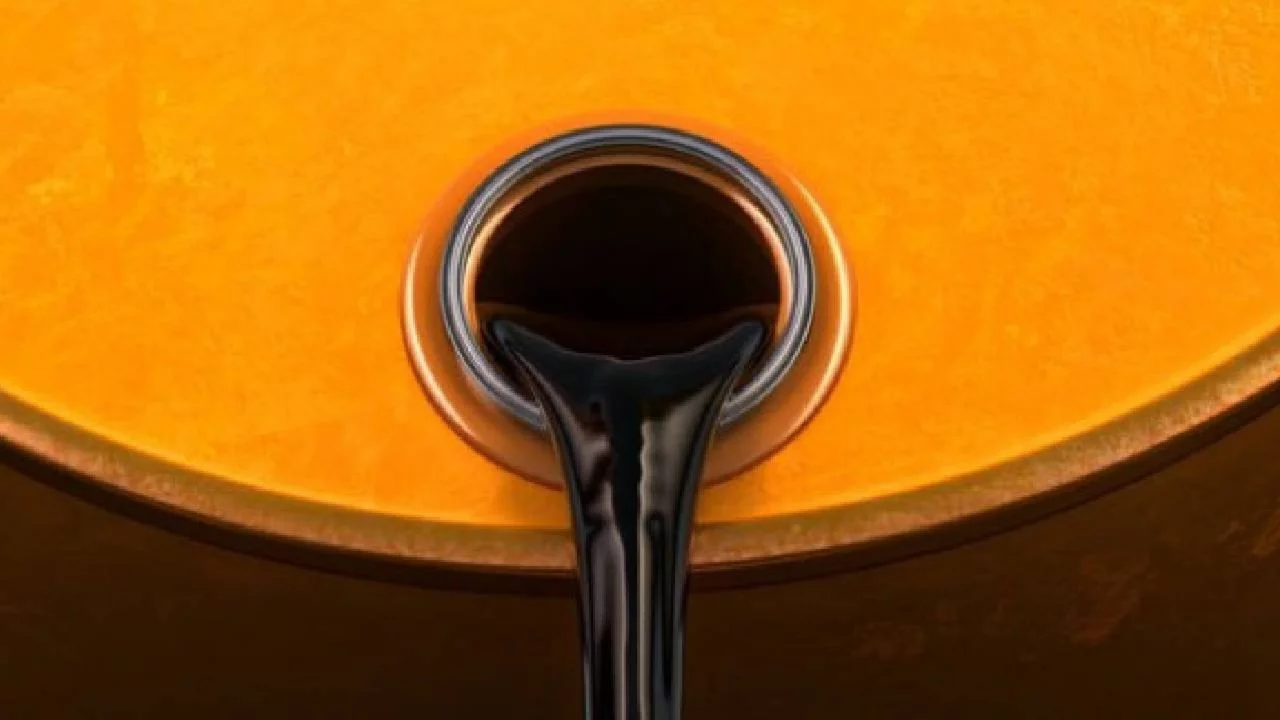 ABD, Hindistan'ın Rus petrolü alımına geçici olarak izin verdi 